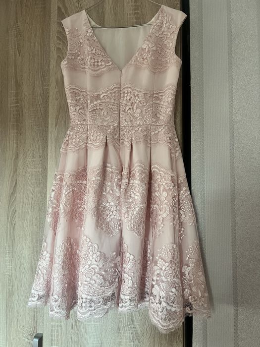Rochie din dantela roz pastel