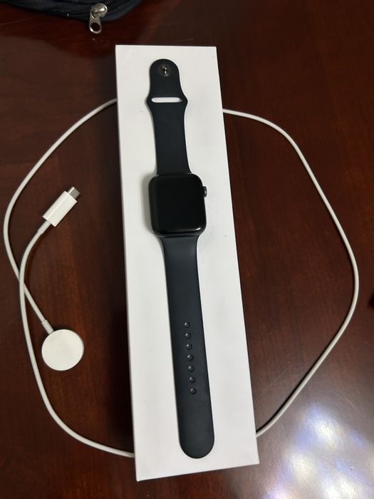 Apple Watch SE 44мм