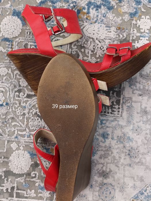 В продаже кожаные красные сабо!!!
