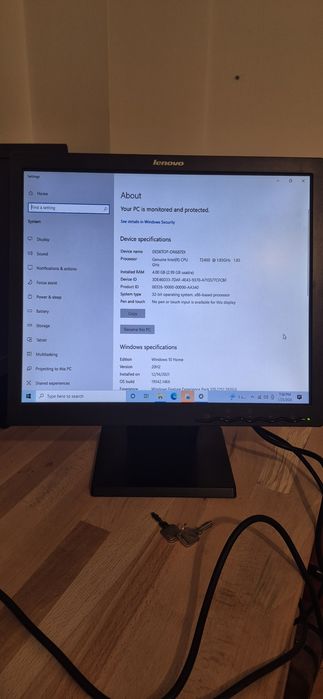 Laptop IBM / ThinkPad T60 + docking station + monitor