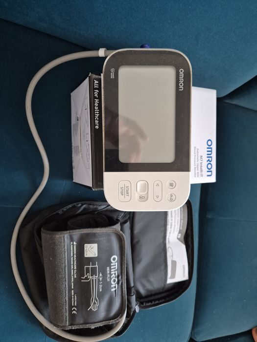 Tensiometru OMRON M7, manseta mare 22-42 cm