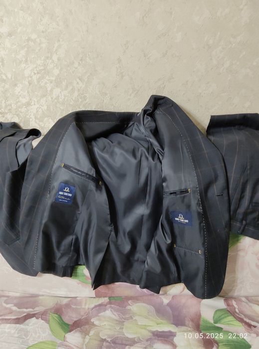 Продам костюм тройка.