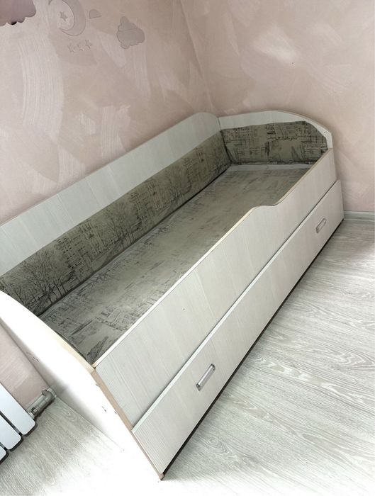 Продам кровать детскую