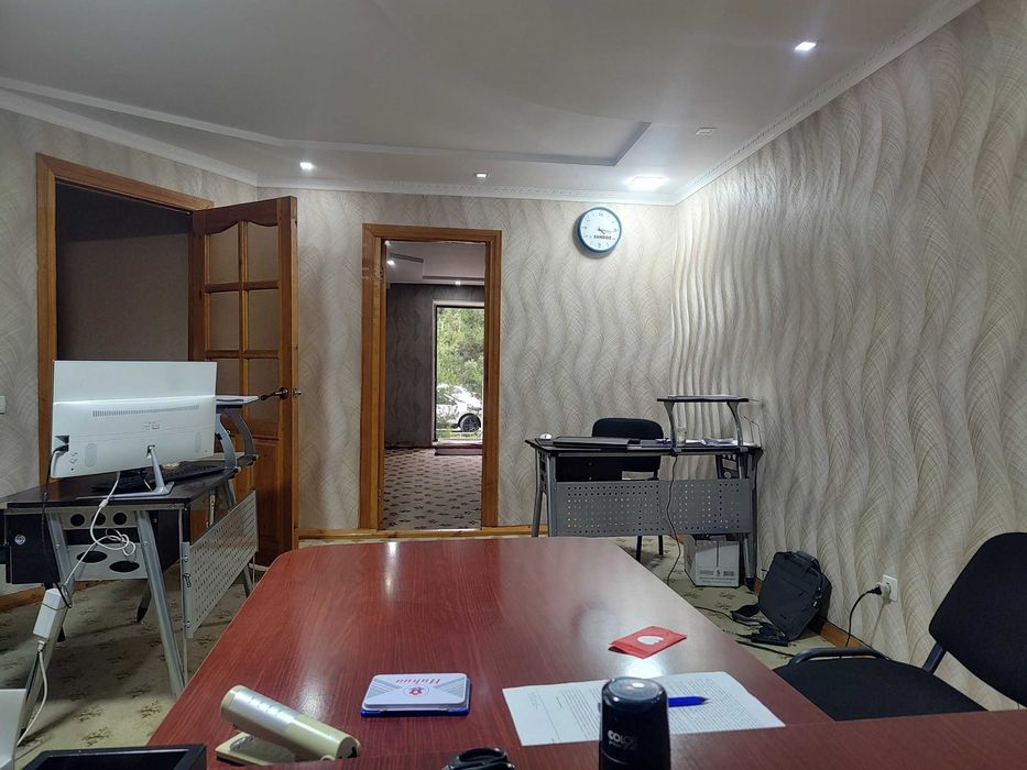 Шахар марказида жойлашган, 1-этаж 2 хонали квартира сотилади