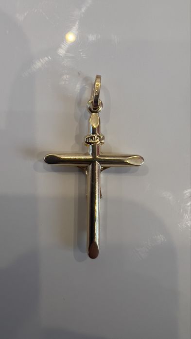 Cruce aur galben 18k noua. Greutate: 1.65g