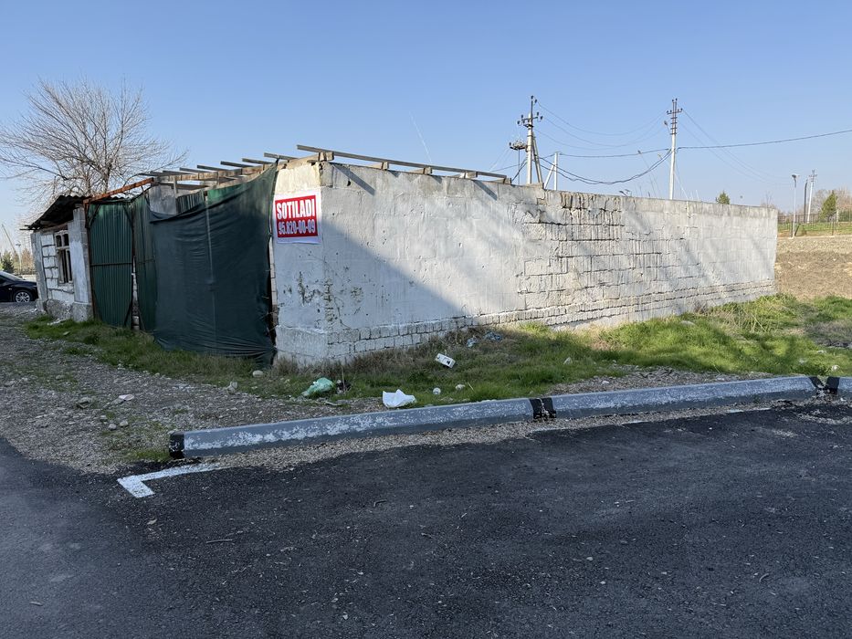 Noturar bino sotiladi 3 sotix Turargaxam otqasa boladi uyga