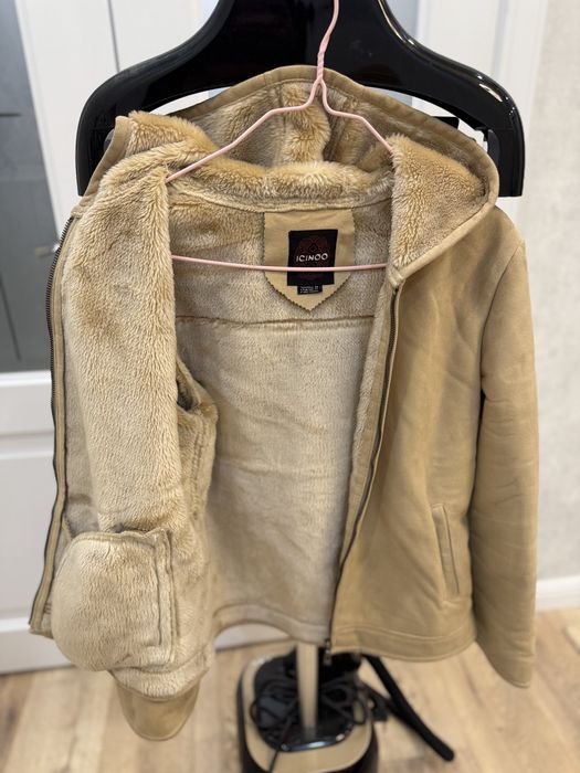 Женские весенние  куртки