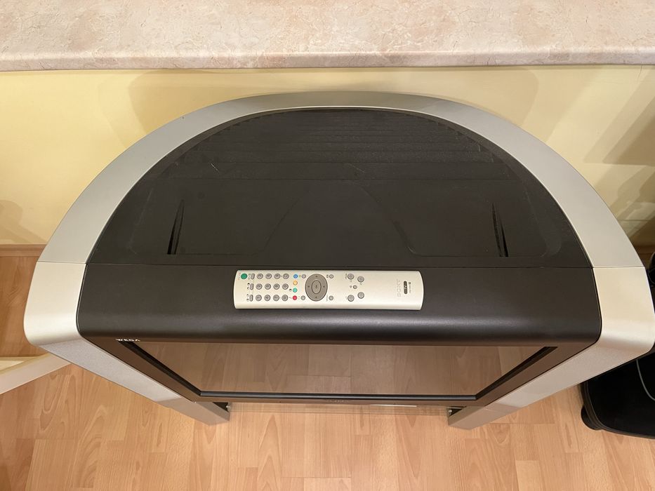 Sony WEGA с интегрирана стойка, модел: KV-29XL70K Trinitron