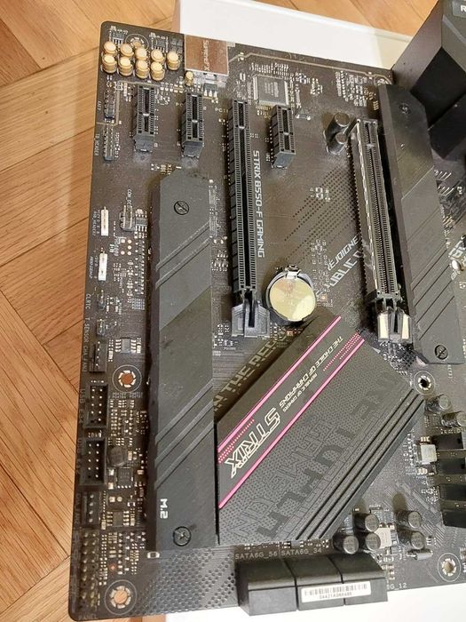 AMD Ryzen 7 5800X + Asus Rog StriX B550-F Gaming