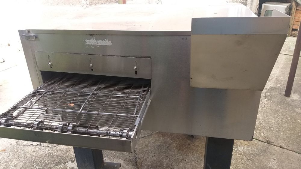 Американска тунелна/лентова фурна за пици