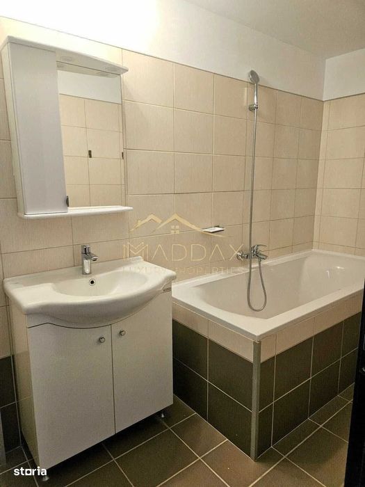 3 Camere | 77 mp Utili | Boxă Inclusă | Piscină & Fitness | Lângă Pădu