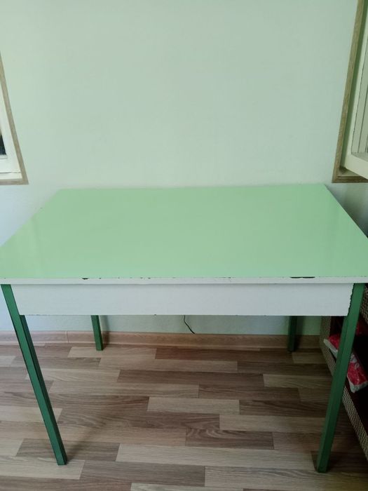 Стол для дома и кухни