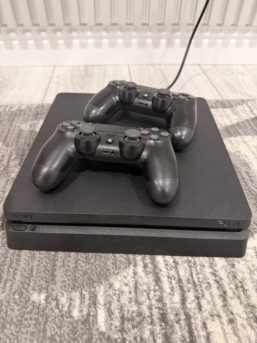 Ps4 + 2 controler  maxim 100 ore