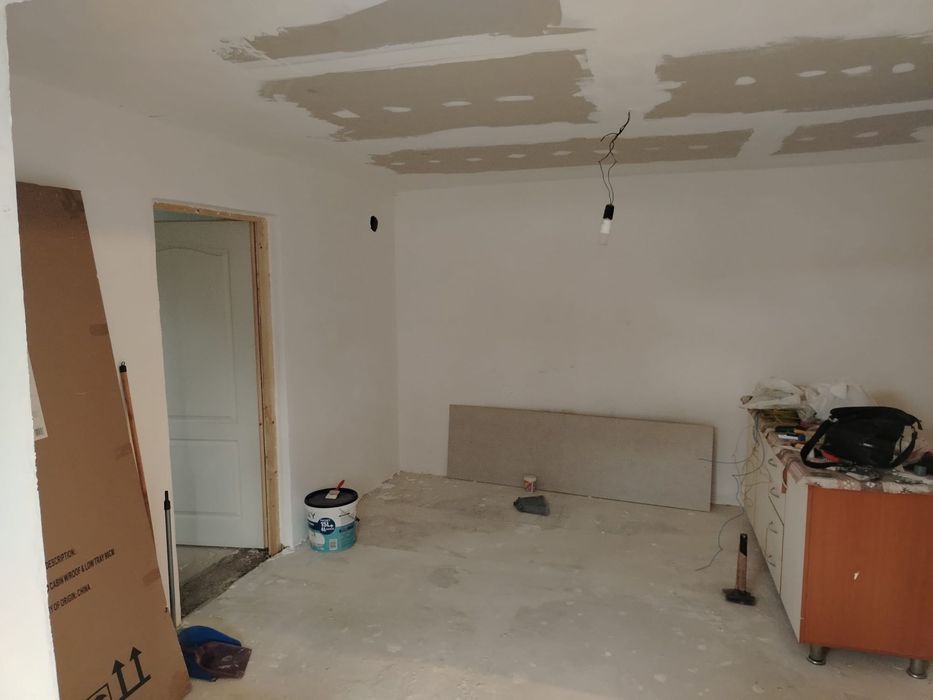 Vând casa în Simeria