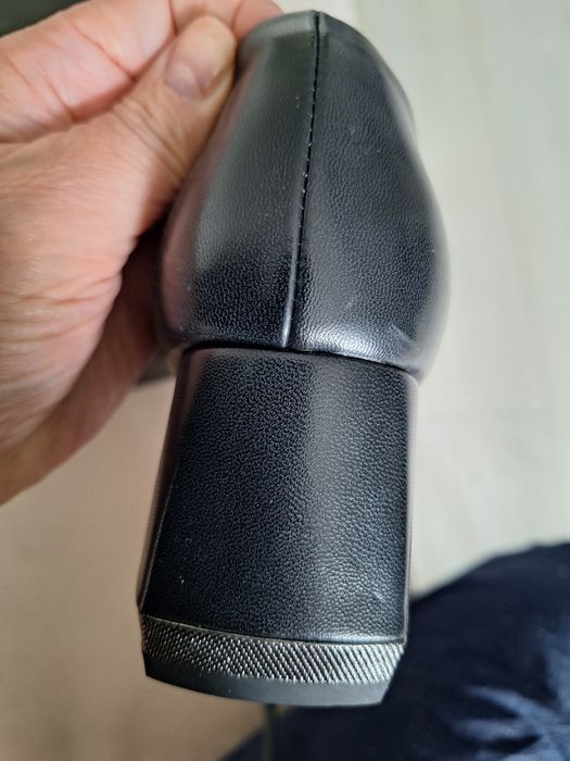 Срочно продам новые туфли