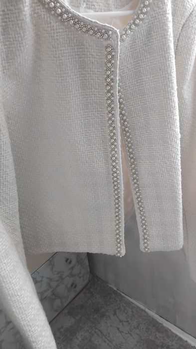 Бяло сако букле с перли
