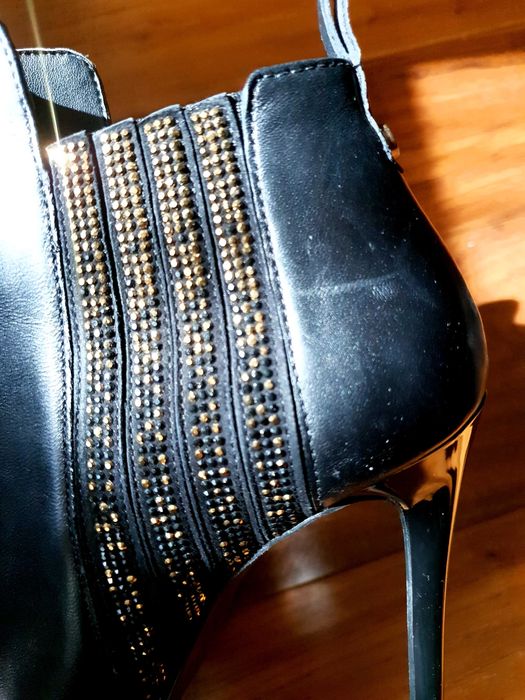 GUESS боти от естесвена кожа