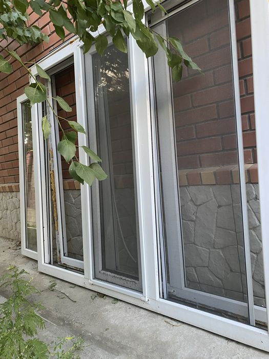 Продам 2 пластиковых окна