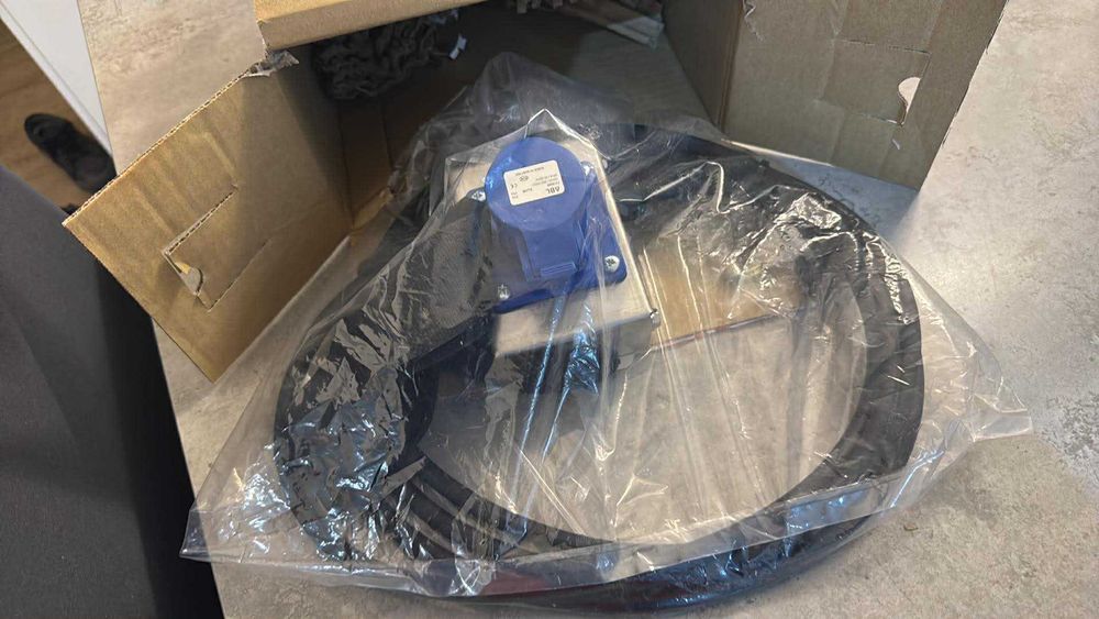 Продава се паралелен кабел за генератори Honda еи20i / еи22i