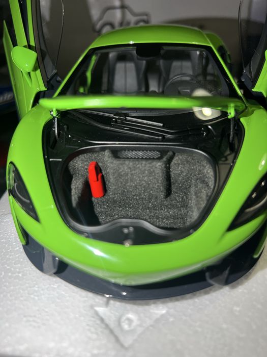 McLaren 570s  2016 mantis green AUTOart