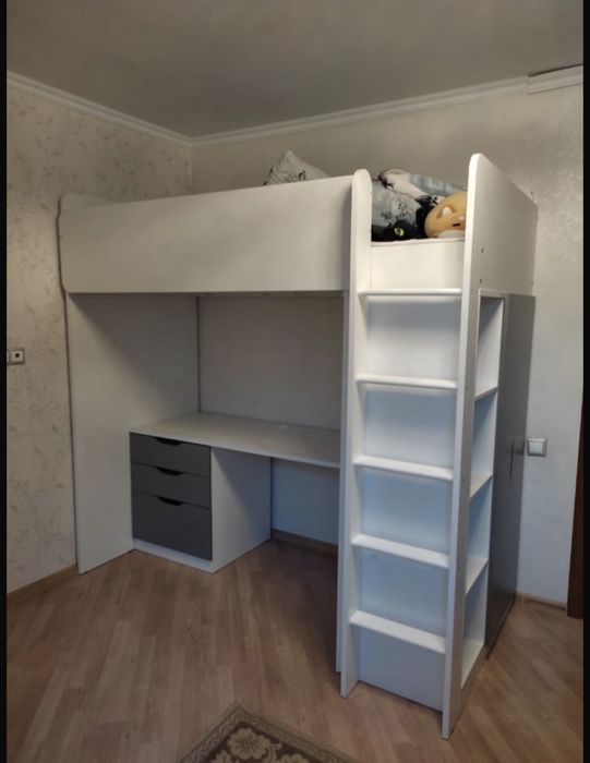 Кровать со столом