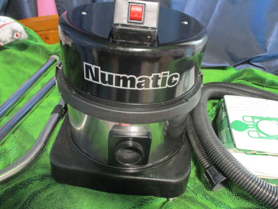 aspirator profesional numatic