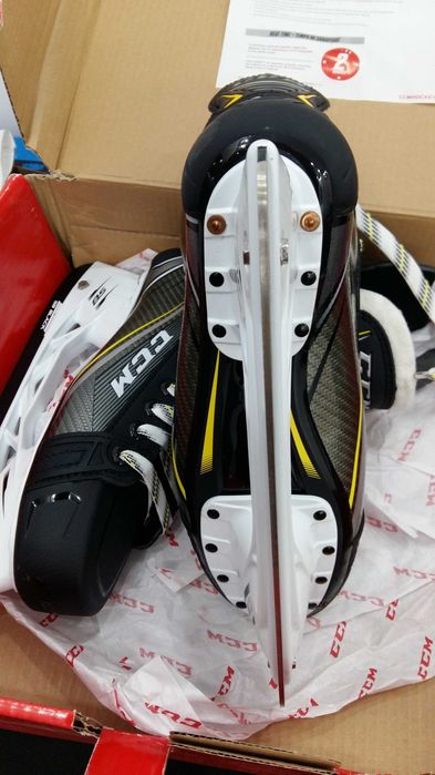 Vand patine hockei mărimea 44 eu 8.5 usa 27.2 cm.