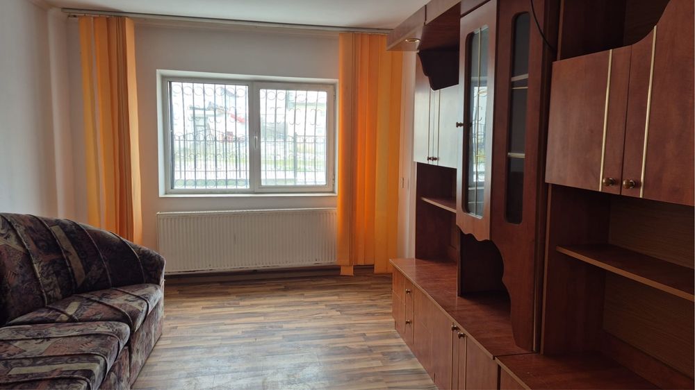 Inchiriez apartament ,oras babeni