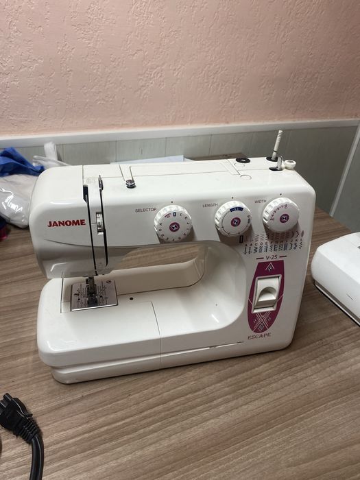 Швейная машина Janome V 25