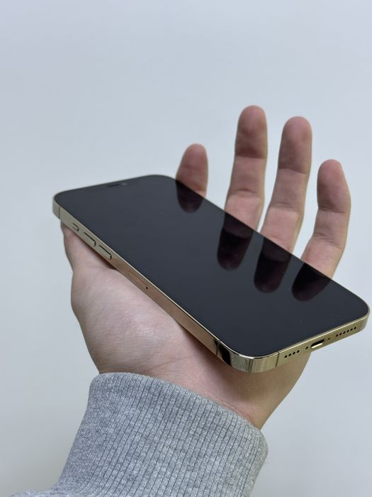 iPhone 12 Pro Max 128GB в отличном состоянии!