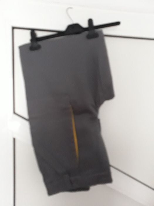 Pantaloni de salopeta