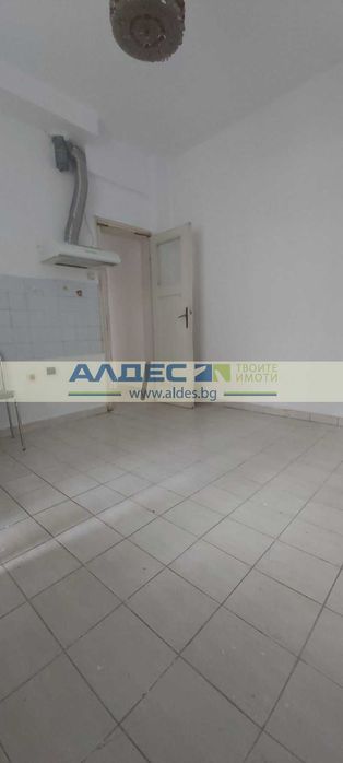 Продава се Тристаен апартамент в София, Център - 70 кв.м за 4215 €/кв.м - Снимка #4