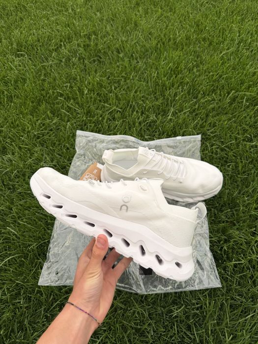 ON CLOUD× LOEWE cloudtilt all white