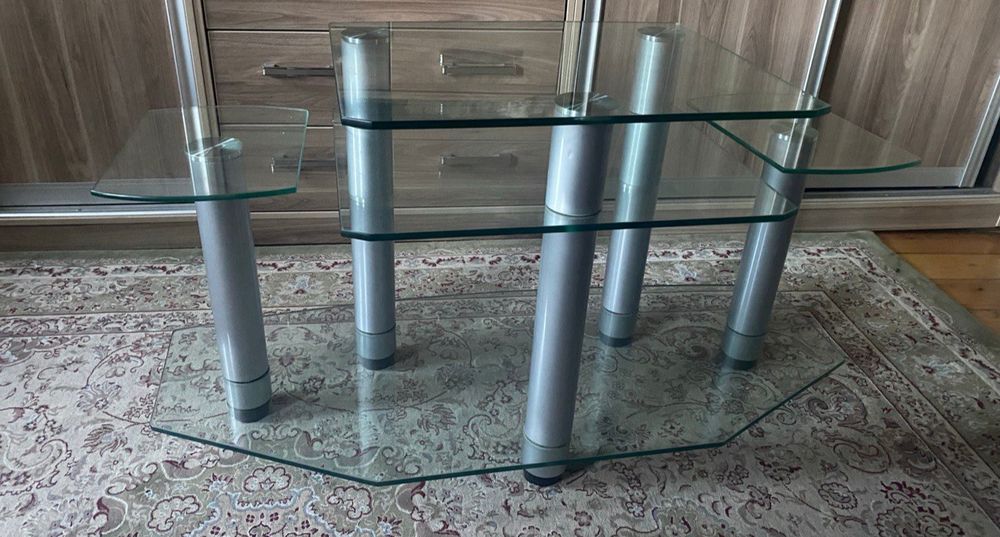 Стеклянный столик