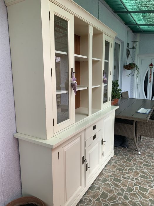 Vitrina pentru sufragerie