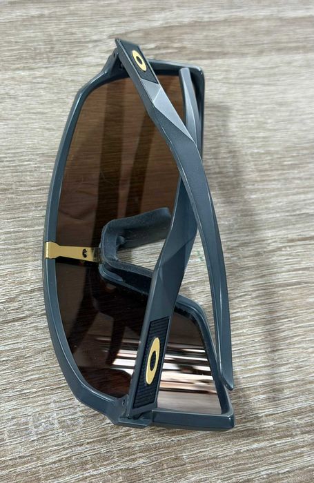 Слънчеви очила Oakley Sutro