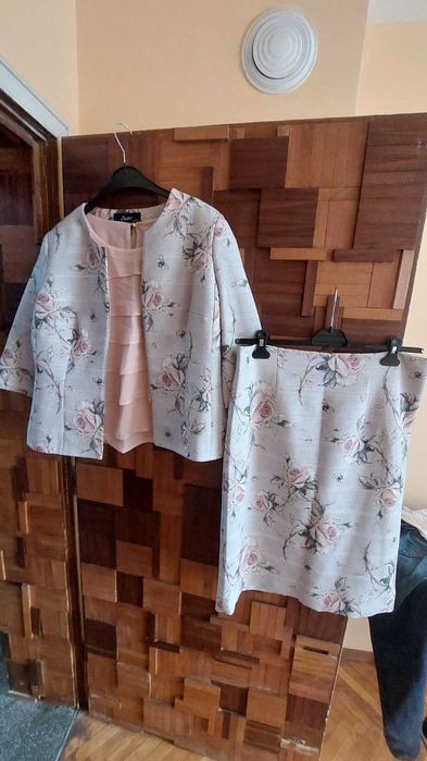 Дамски костюм Badoo