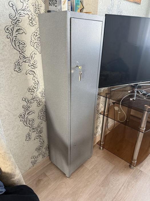 Продам сейф ………………