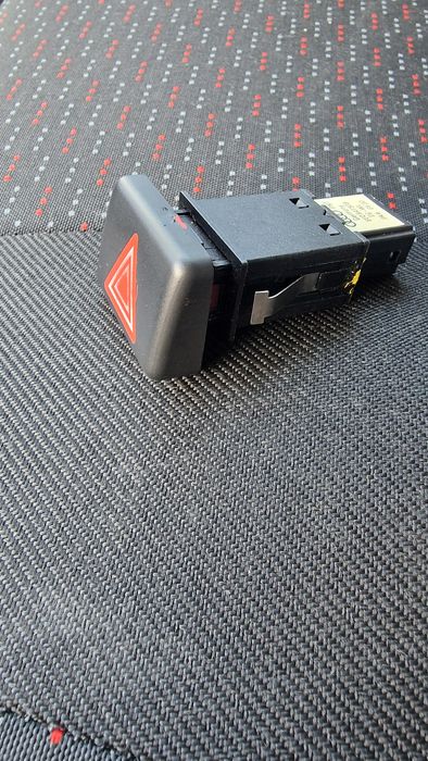 Бутон/ копче за аварийни светлини за ауди а4 б6, б7