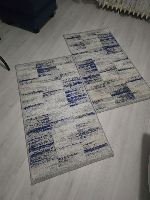 Vând două covorașe identice