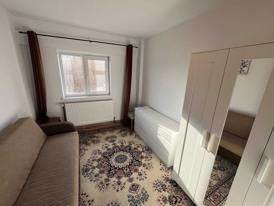 Apartament cu 3 Camere, Decomandat, Boxă la subsol, Zona Mercur-Cetate — fotografia 3