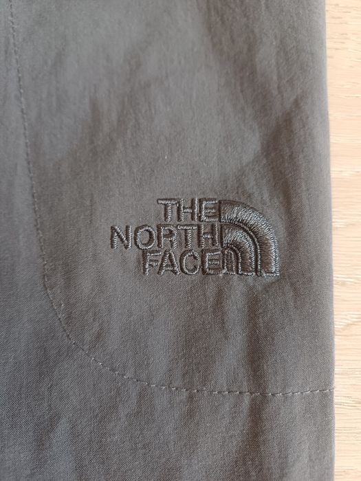 Pantaloni și geaca de munte The  North Face și  Salewa