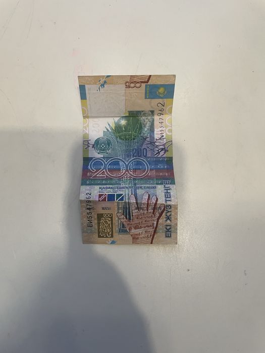 Продам старые 200 тенге