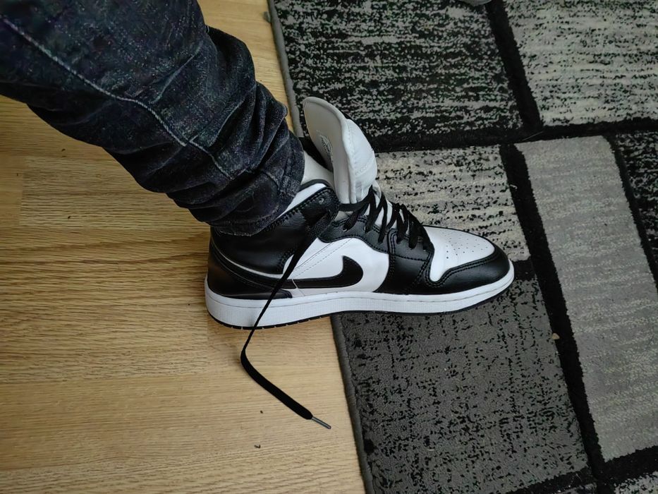 Vând jordan 1 mid