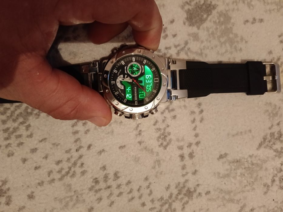 Продам часы кварцевые