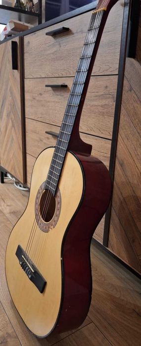 Акустична китара с калъф