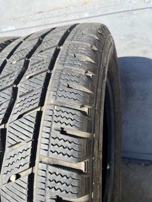 2 бр. зимни гуми за бус 215/65/16C Hankook 6/7 mm DOT 3519/3621