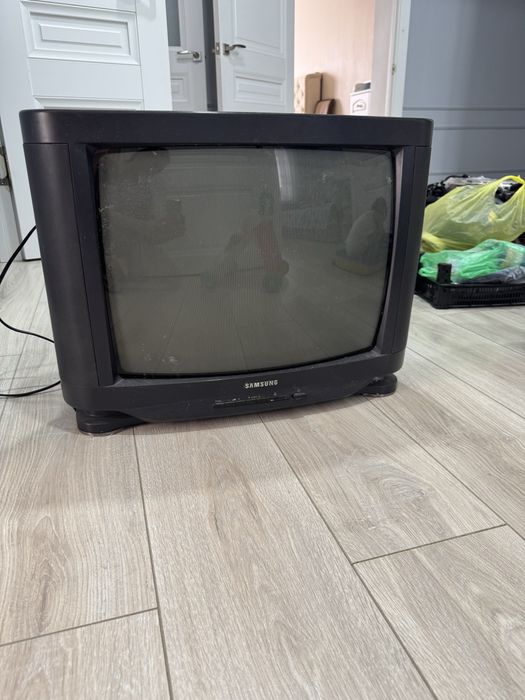 Продам телевизор в отличном состояний