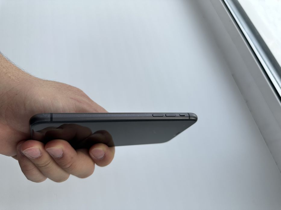 Продам IPhone 11