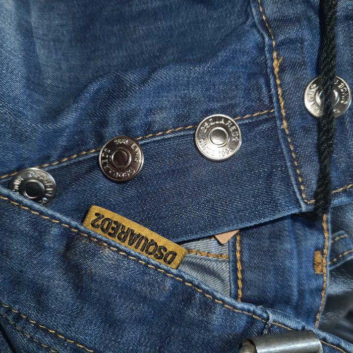 Тотална промоция само за Коледа-дънки-DSQUARED 2-от220лв на 180лв.